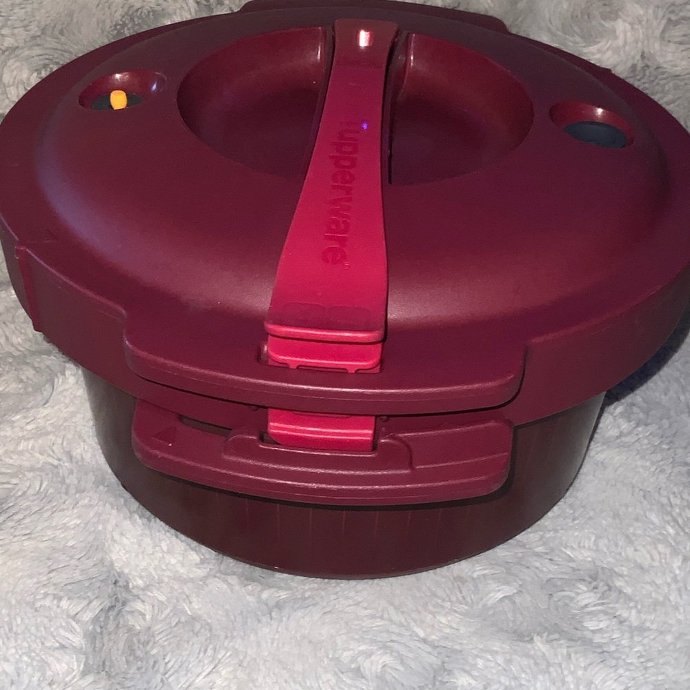 Tupperware Pressure Cooker - Picture 3 of 15